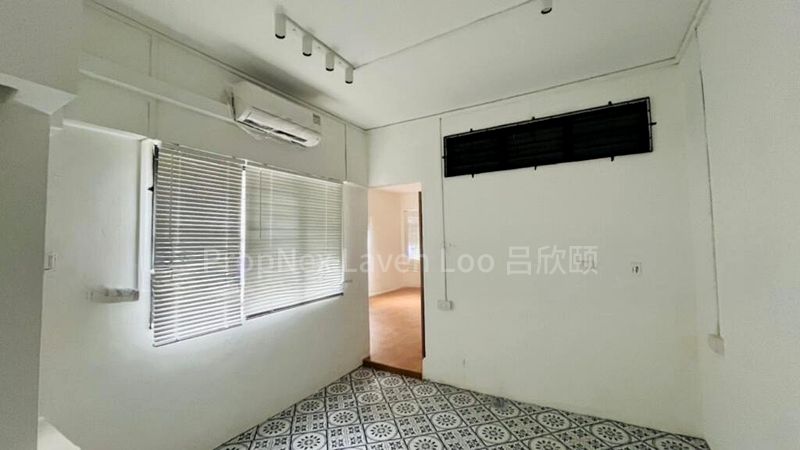 Light Industrial (B1) for Sale: Freehold showroom, office for sale; grab it now. - Image 1
