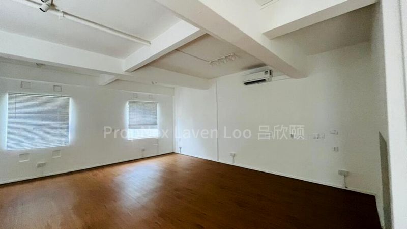 Light Industrial (B1) for Sale: Freehold showroom, office for sale; grab it now. - Image 9