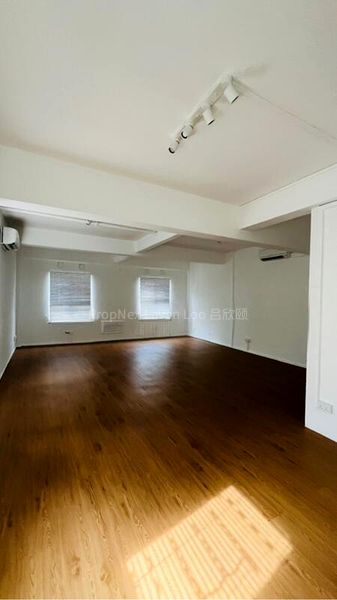 Light Industrial (B1) for Sale: Freehold showroom, office for sale; grab it now. - Image 8