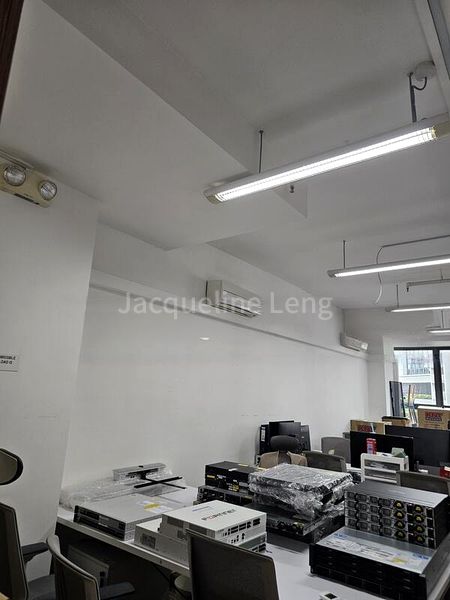 Light Industrial (B1) for Rent: Trivex - Image 10