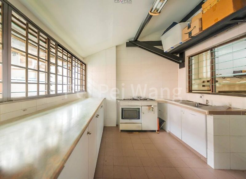 5 Bed Corner Terrace (Landed) for Sale in  Capitol Park - Image 1