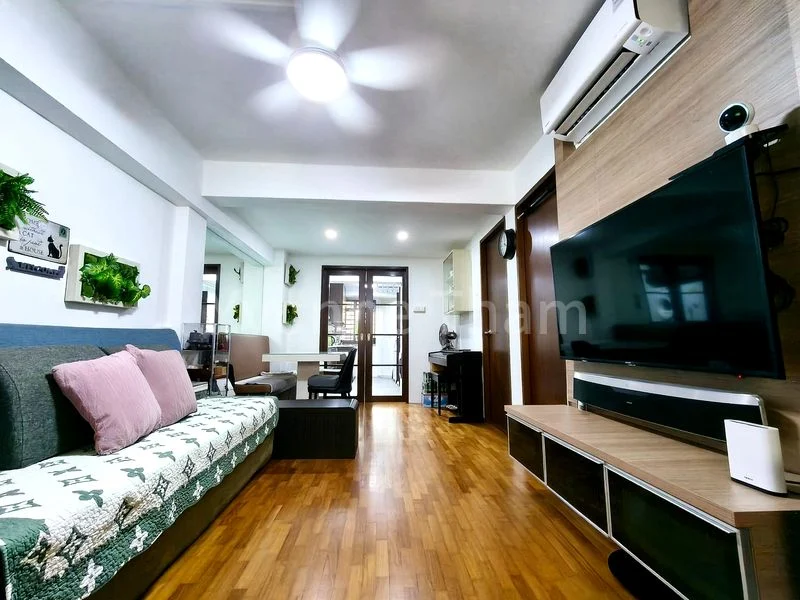 3 Room (3I) HDB for Sale in  21 Dover Crescent - Image 1