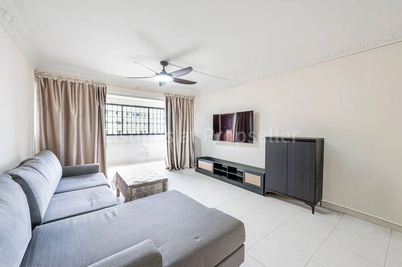5 Room (5I) HDB for Sale in 213 Yishun Street 21 - Image 2