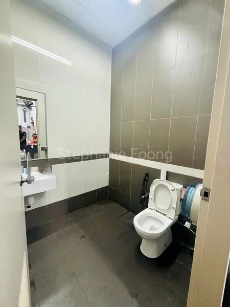 Light Industrial (B1) for Sale: 8B, Admiralty Street - Image 1