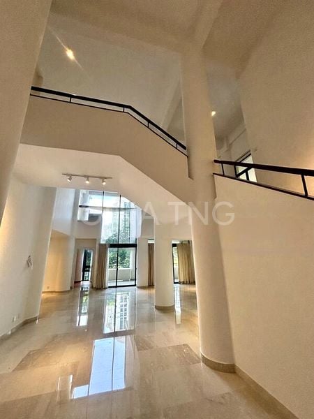 3 Bed Condo for Rent in  The Colonnade - Image 15