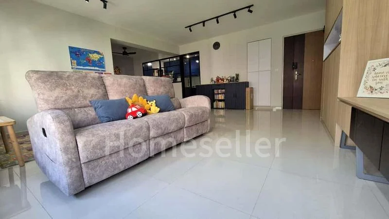 5 Room (5I) HDB for Sale in 463B Bukit Batok Street 41 - Image 1