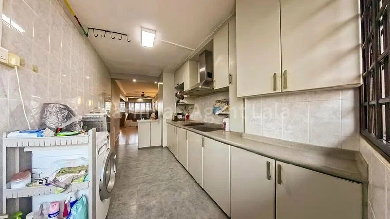 5 Room (5I) HDB for Sale in  624 Hougang Avenue 8 - Image 6