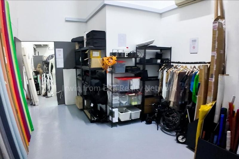 Light Industrial (B1) for Rent: Foo Wah Industrial Building - Image 3