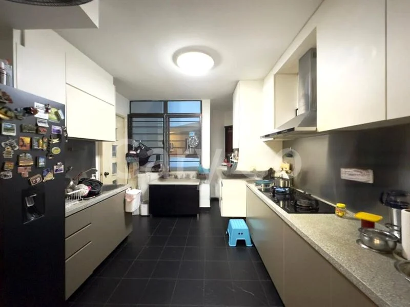 3 Bed Condo for Sale in  Parc Oasis - Image 2