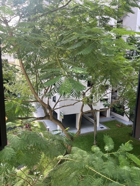 Executive HDB for Sale in 299C Compassvale Street - Image 1