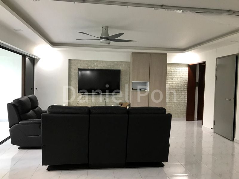 Executive HDB for Sale in 299C Compassvale Street - Image 2