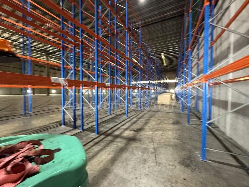 Warehouse for Rent: Ramp-up, High Ceilings, with Racking @ Penjuru - Image 4