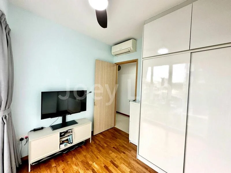 3 Bed Executive Condo for Rent in  Forestville - Image 4