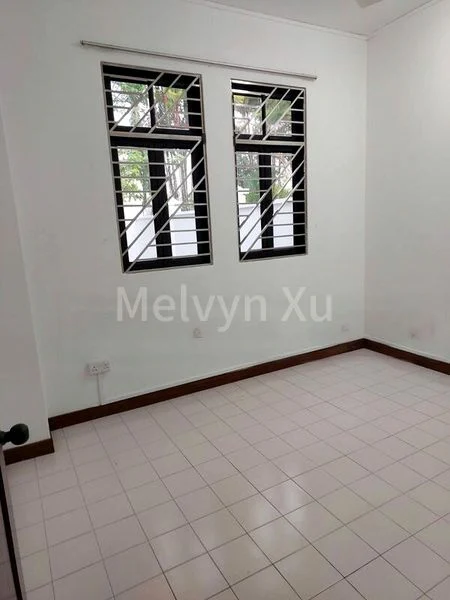 4 Bed Terraced House (Landed) for Rent in  Stratton Park - Image 4