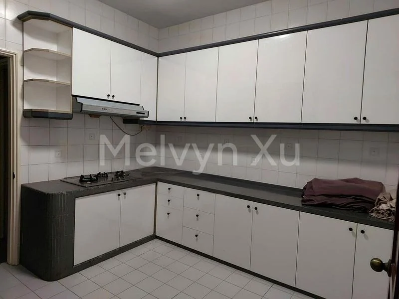 4 Bed Terraced House (Landed) for Rent in  Stratton Park - Image 3