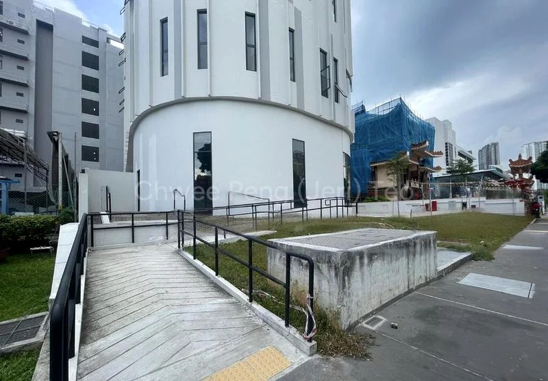 Light Industrial (B1) for Rent: BS Centre - Image 7