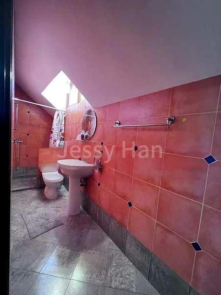 6 Bed Corner Terrace (Landed) for Sale in  Sennett Estate - Image 6