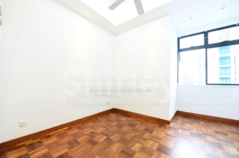 5 Bed Condo for Rent in  Spring Grove - Image 7