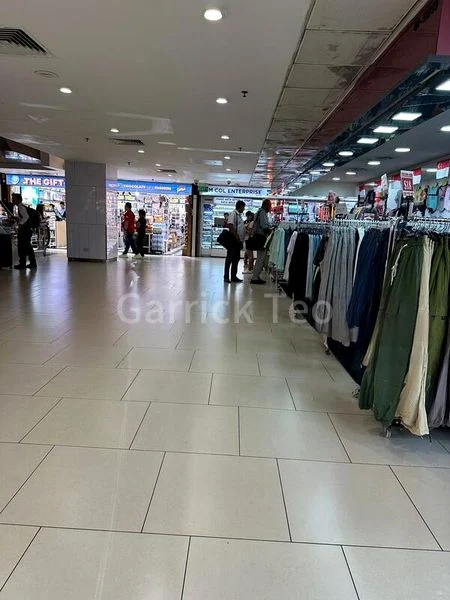 Shop / Shophouse for Sale: Lucky Plaza - Image 2