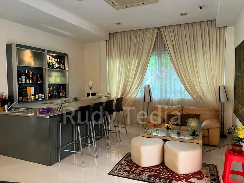 6 Bed Bungalow (Landed) for Sale in  Chatsworth Park - Image 3