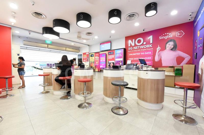 Shop / Shophouse for Rent: Lucky Plaza - Image 1