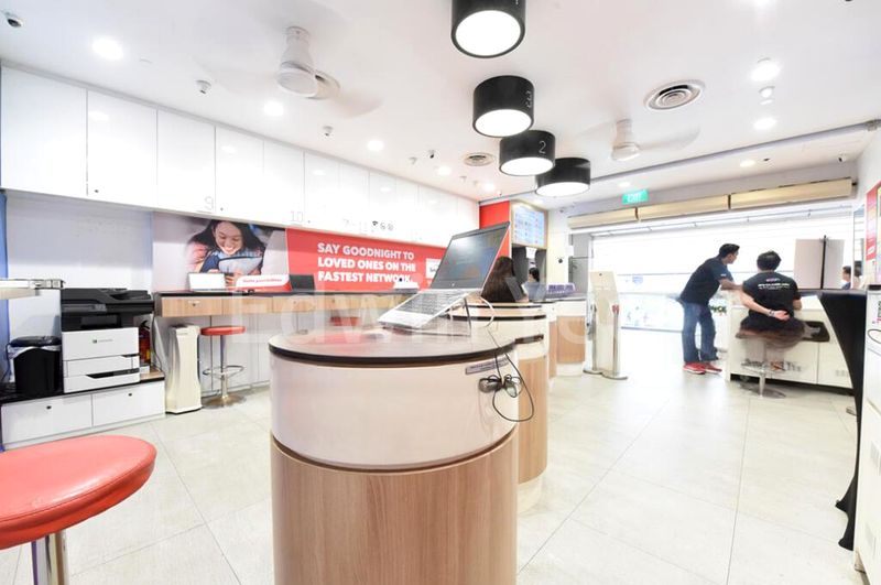 Shop / Shophouse for Rent: Lucky Plaza - Image 2