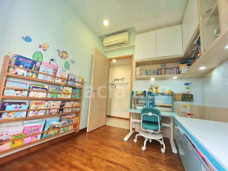 4 Bed Executive Condo for Sale in  Forestville - Image 4