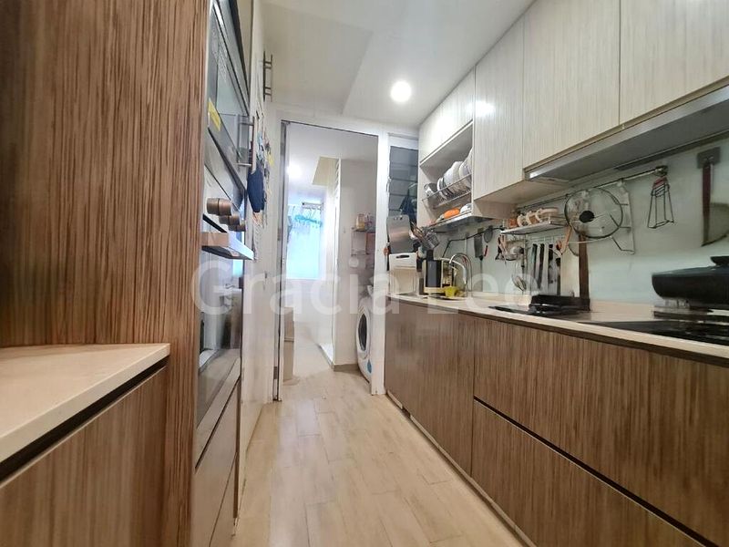 4 Bed Executive Condo for Sale in  Forestville - Image 7