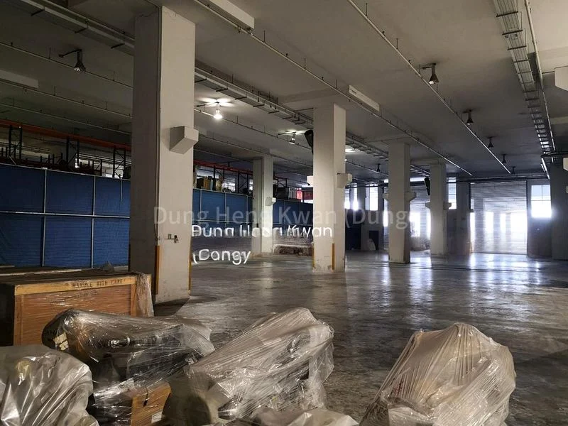 Warehouse for Rent:  40ft Direct Loading Bays | Ramp Access | 7m Ceiling Height - Image 13