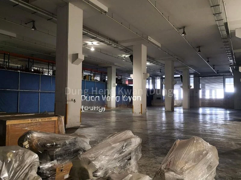 Warehouse for Rent:  40ft Direct Loading Bays | Ramp Access | 7m Ceiling Height - Image 2