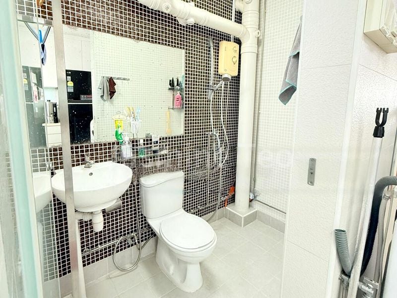 5 Room (5I) HDB for Sale in  795 Yishun Ring Road - Image 5