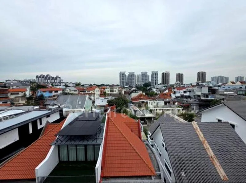 6 Bed Semi-Detached House (Landed) for Sale in East Coast Hill - Image 9