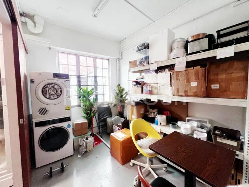 Food & Beverage for Rent: Ground Floor Shop, Minutes from Serangoon MRT - Image 1