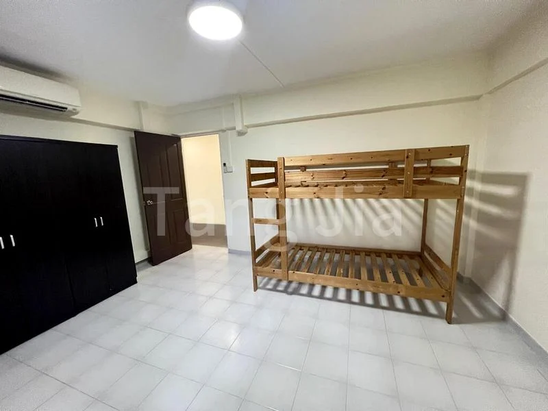5 Room (5STD) HDB for Rent in  322 Jurong East Street 31 - Image 10