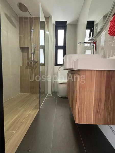 Master Room (Landed) for Rent in  Lakeside Grove - Image 6