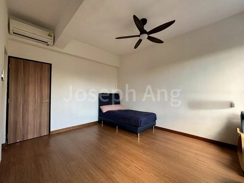 Master Room (Landed) for Rent in  Lakeside Grove - Image 2