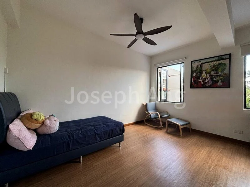 Master Room (Landed) for Rent in  Lakeside Grove - Image 4