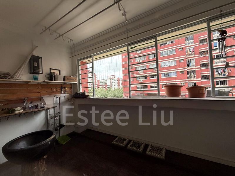 Executive HDB for Sale in  604 Elias Road - Image 9