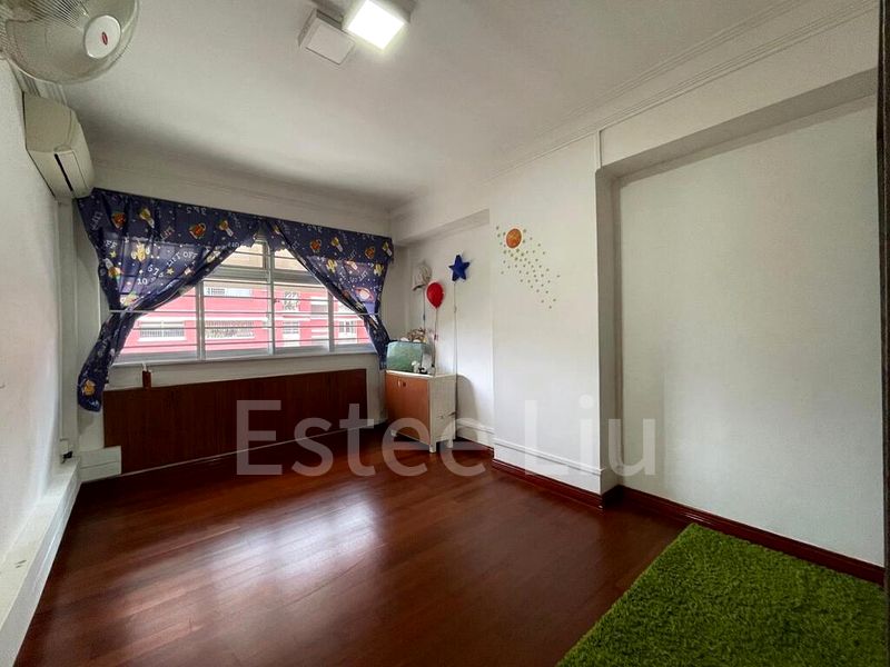 Executive HDB for Sale in  604 Elias Road - Image 5