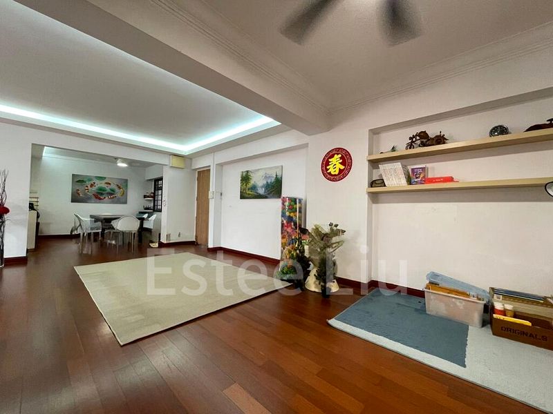 Executive HDB for Sale in  604 Elias Road - Image 2