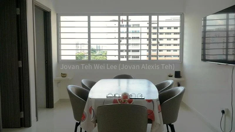 Executive HDB for Sale in  826 Yishun Street 81 - Image 3