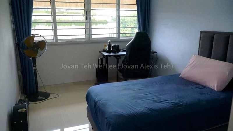 Executive HDB for Sale in  826 Yishun Street 81 - Image 12