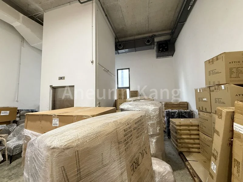 Light Industrial (B1) for Rent in  Nordcom Two - Image 2