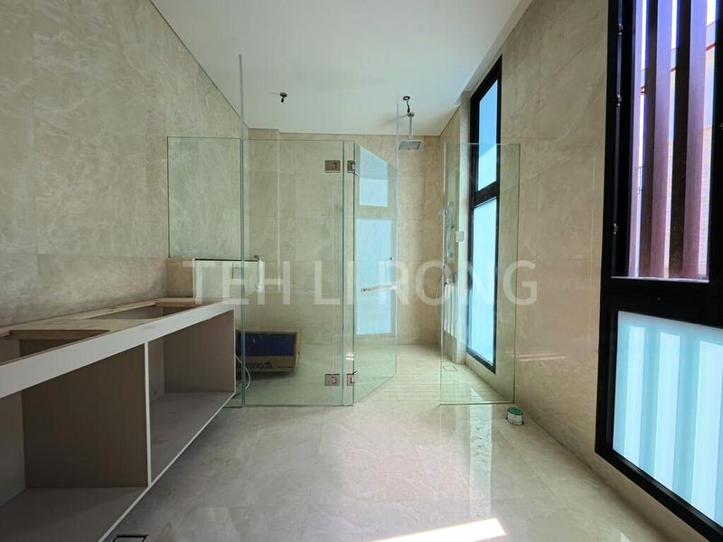 5 Bed Semi-Detached House (Landed) for Sale in  Jin Ding Garden - Image 11
