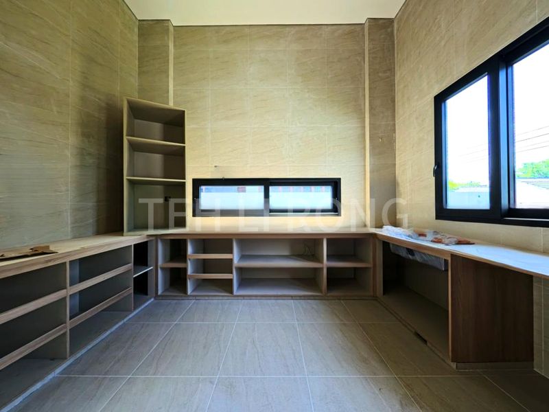 5 Bed Semi-Detached House (Landed) for Sale in  Jin Ding Garden - Image 7