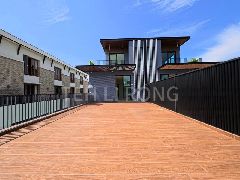 5 Bed Semi-Detached House (Landed) for Sale in  Jin Ding Garden - Image 3