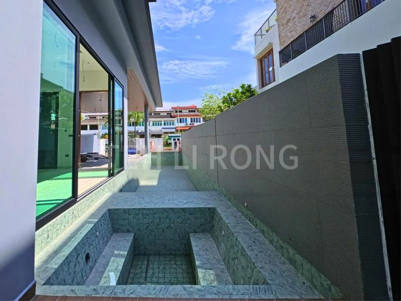 5 Bed Semi-Detached House (Landed) for Sale in  Jin Ding Garden - Image 5