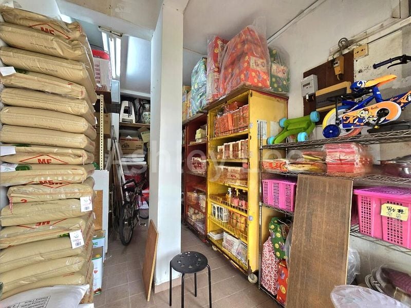 Shop / Shophouse for Rent: Tessensohn Road - Image 3