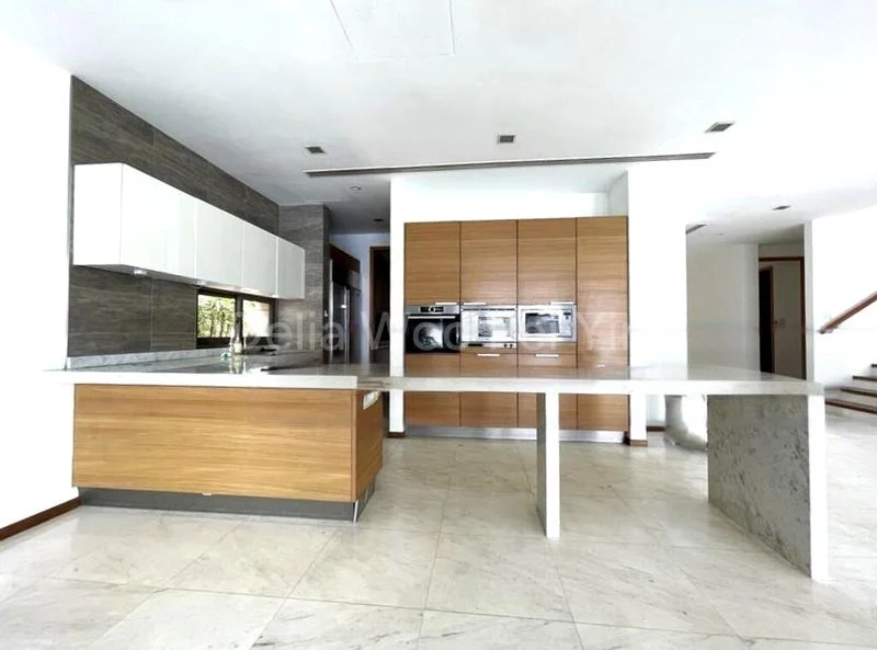 8 Bed Bungalow (Landed) for Rent in Paradise Island - Image 7