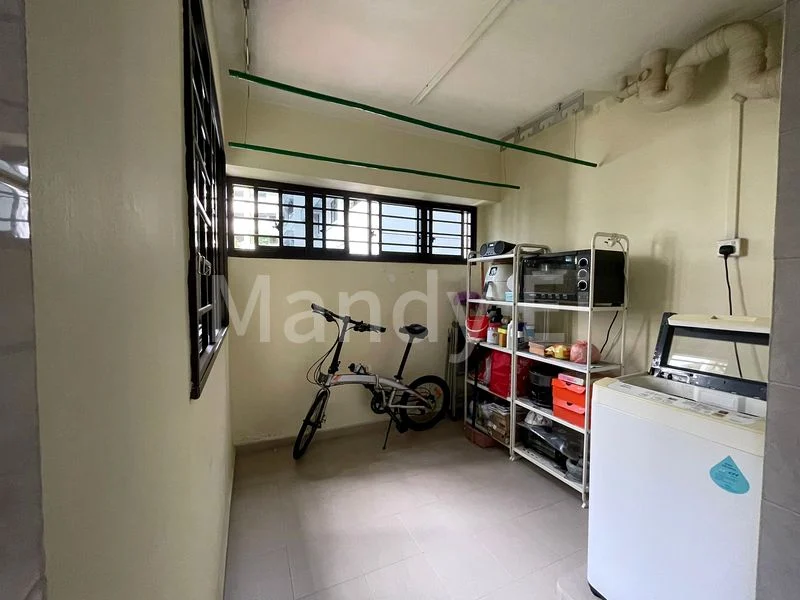 Executive HDB for Sale in 423 Canberra Road - Image 4